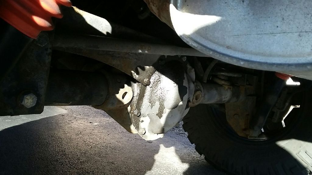 What is this oil leaking around rear axle housing? (pic) Jeep